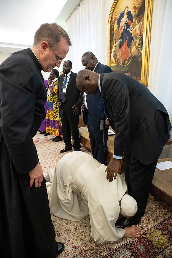 Name:  Pope_Francis_kisses_Feet_Sudan_Leaders_t580.jpg
Views: 201
Size:  159.6 KB