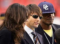 Click image for larger version. 

Name:	rs_1024x759-160519132308-1024.Katie-Holmes-Jamie-Foxx-Tom-Cruise.ms.051916.jpg 
Views:	56 
Size:	79.0 KB 
ID:	17077