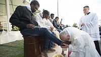 Click image for larger version. 

Name:	pope-francis-kisses-the-foot-of-a-man-during-the-foot-washing-ritual-at-the-castelnuovo-di-porto.jpg 
Views:	15 
Size:	237.6 KB 
ID:	18249