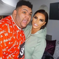 Click image for larger version. 

Name:	0_Katie-Price-reveals-son-Harvey-18-has-returned-to-residential-school-after-almost-a-year-away.jpg 
Views:	41 
Size:	56.5 KB 
ID:	24360