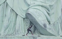 Click image for larger version. 

Name:	Woman-climbs-Statue-of-Liberty-to-protest-Trump-immigration-policies.jpg 
Views:	63 
Size:	28.2 KB 
ID:	4447