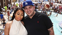 Click image for larger version. 

Name:	BlacChyna-Rob-Kardashian-Vegas_Getty.jpg 
Views:	45 
Size:	80.0 KB 
ID:	22248