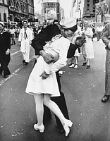 Click image for larger version. 

Name:	Times Square photograph by Alfred Eisenstaedt in Etsy.png 
Views:	27 
Size:	459.6 KB 
ID:	12905