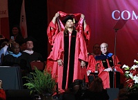 Click image for larger version. 

Name:	queen-latifah-speaks-at-rutgers-university-newark-commencement-2018-31a4c8cf5481e51e.jpg 
Views:	62 
Size:	179.5 KB 
ID:	4021