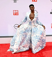 Click image for larger version. 

Name:	lil-nas-x-bet-awards-red-carpet-2.jpg 
Views:	35 
Size:	196.3 KB 
ID:	15919