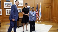 Click image for larger version. 

Name:	ct-met-lori-lightfoot-security-detail-20190522.jpg 
Views:	57 
Size:	236.1 KB 
ID:	15363